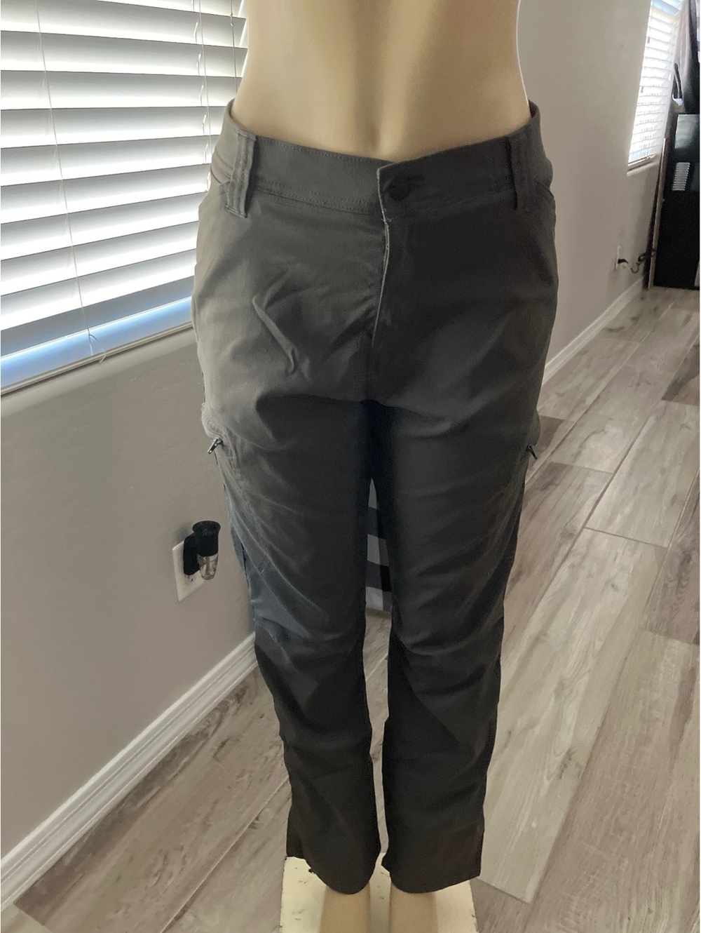 Preloved Men's Green Cargo Pants W/Side Zipper Pockets #2061